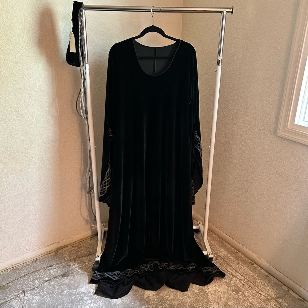 Stretchy & Washable Velvet Dress - Picture 2 of 5